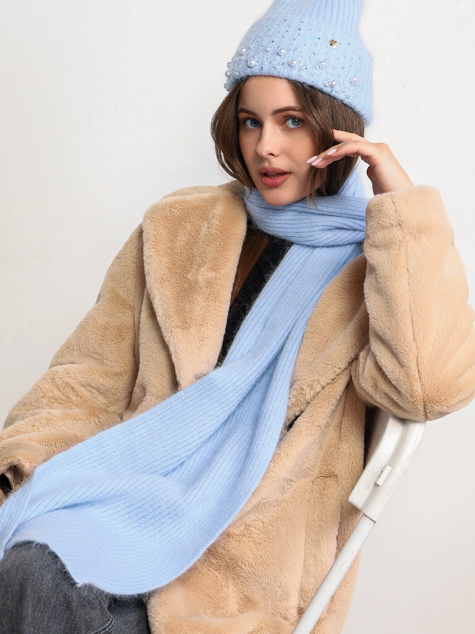 Шарф с декоративной нашивкой в ассортименте